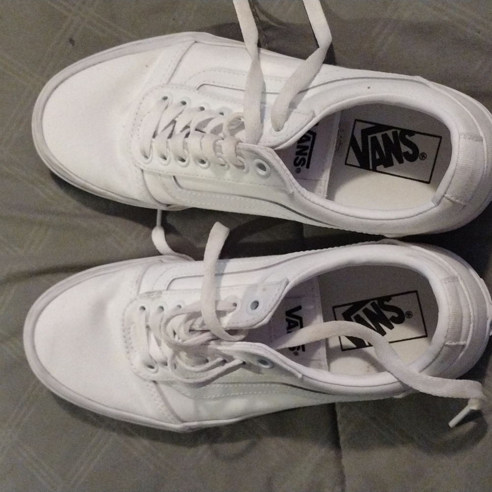 Vans tennis shoes